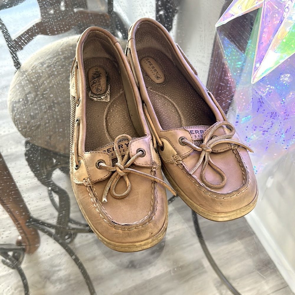 Size 9.5 nude women’s Sperry